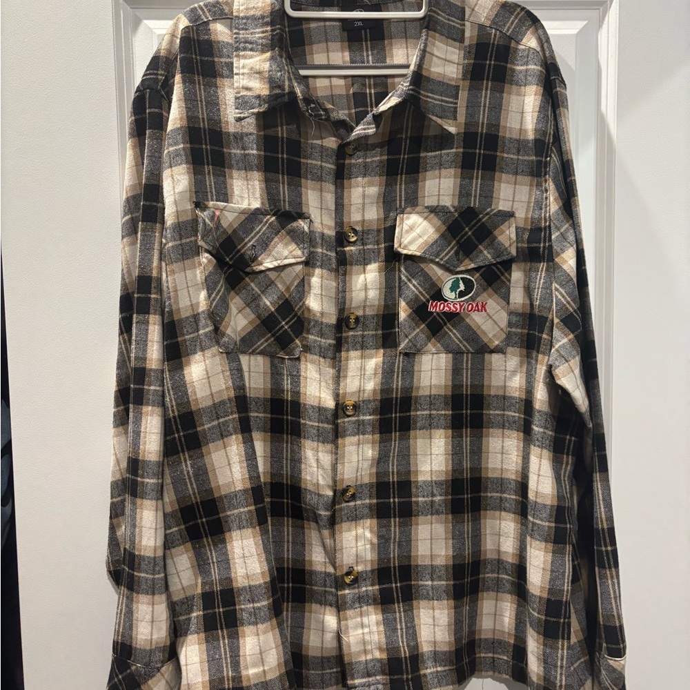 Mossy Oak Casual Button Down Shirt Black and Cream